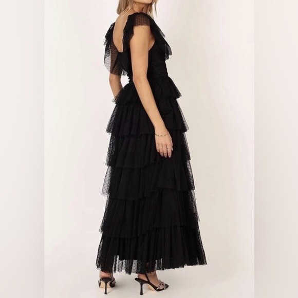 Elegant Black Tiered Dress - Picture 2 of 6